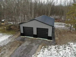 Black and grey pole barn garage by Stately Post Frame in Clarence, NY.