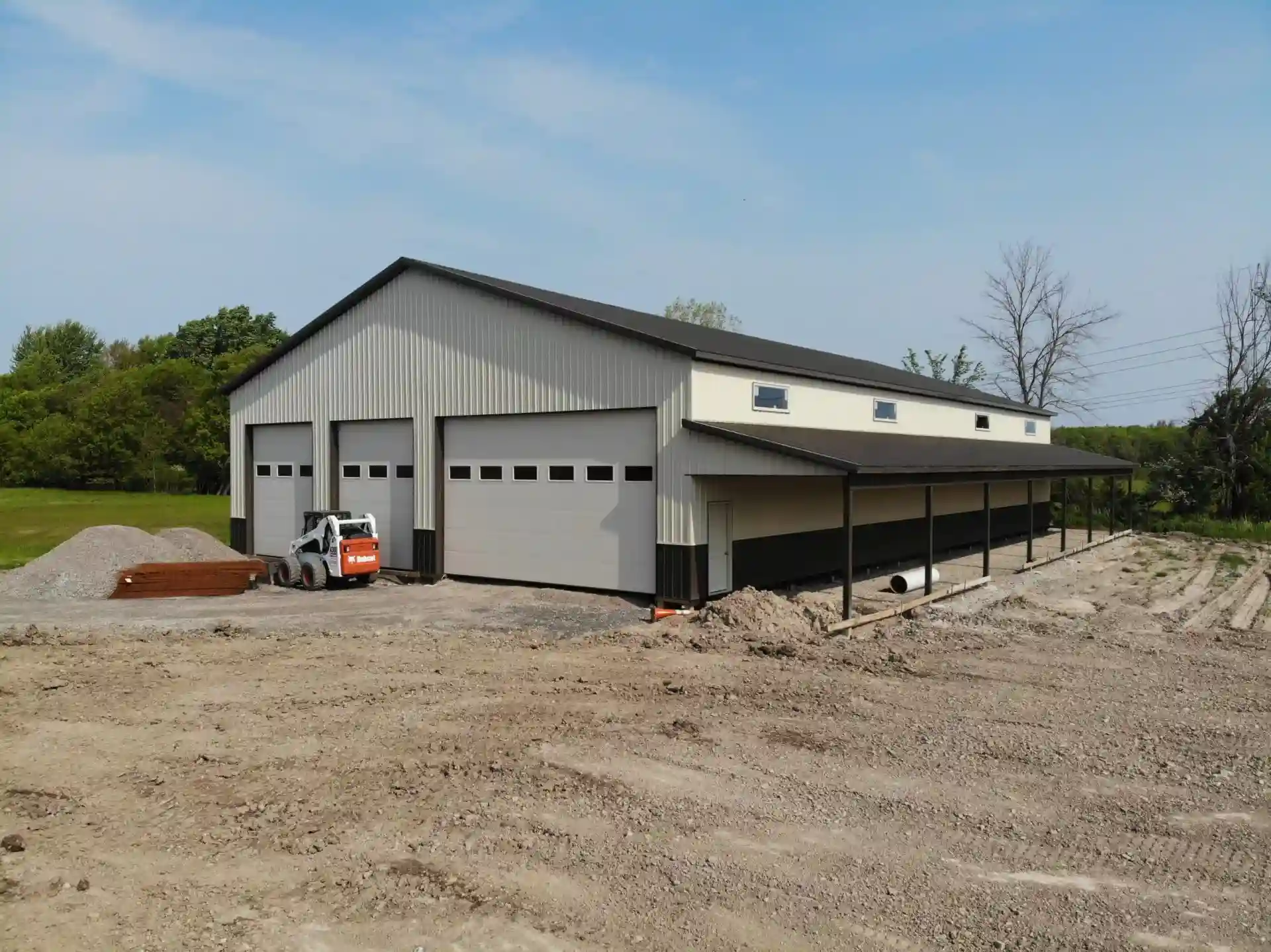 Extra large pole barn garage by Stately Builders in Lockport, NY.