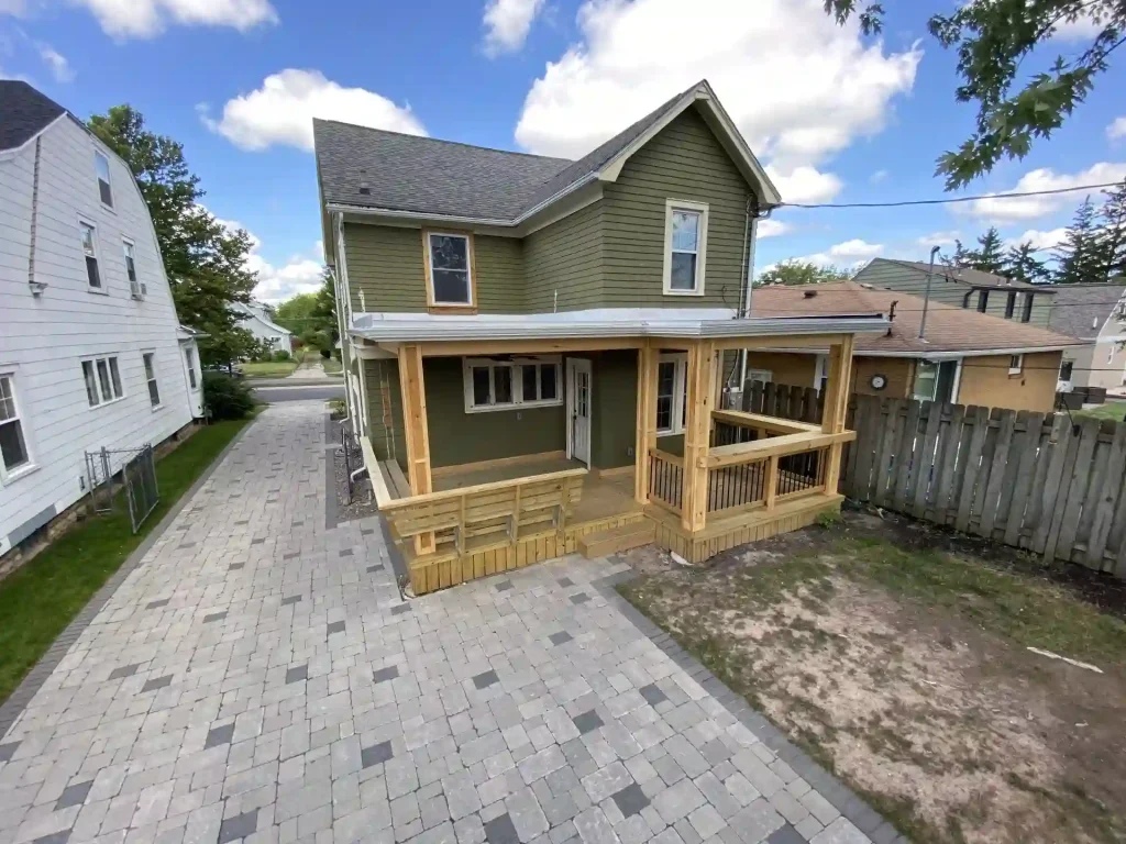 Covered deck by Stately General Contracting in Buffalo, NY.