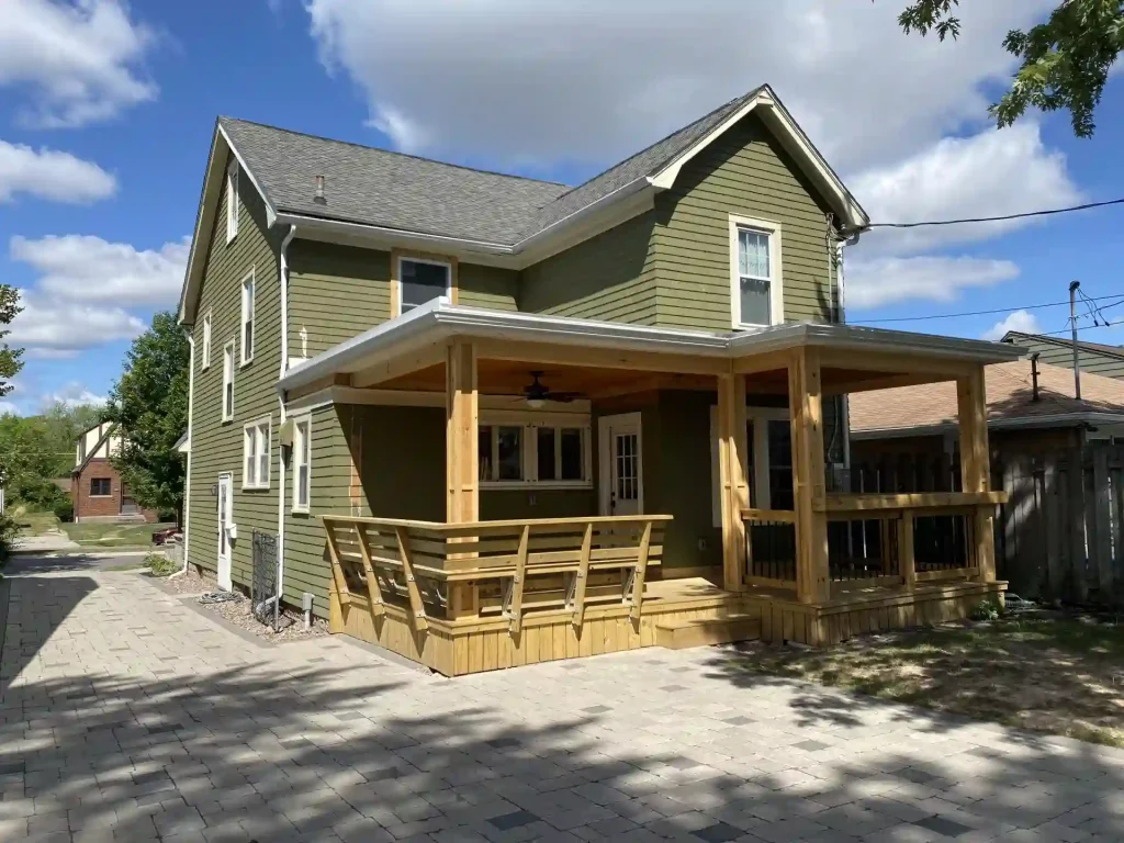 Covered deck by Stately General Contracting in Buffalo, NY.