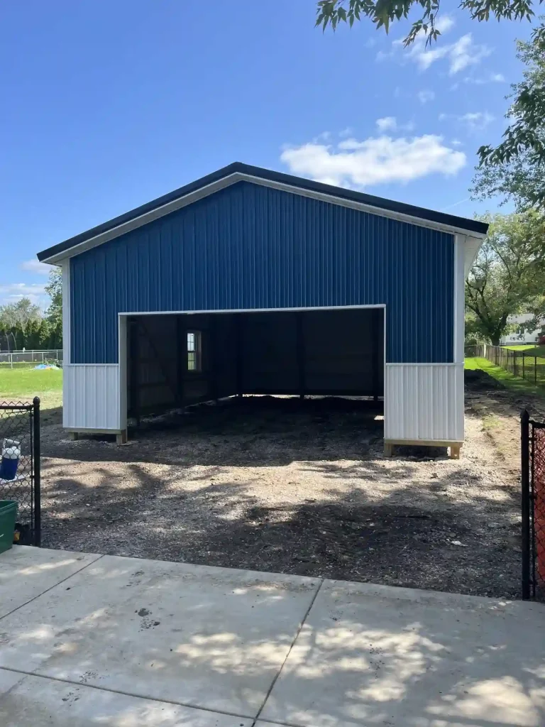 Blue pole barn garage by Stately Post Frame in Elma, NY.