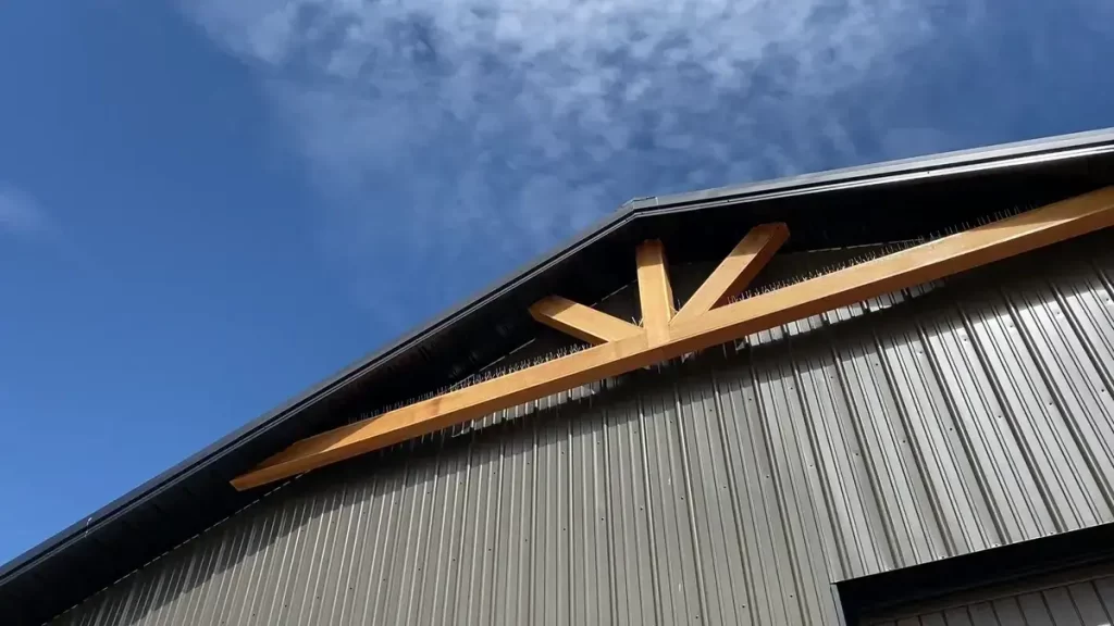 A stylish pole barn garage by Stately Builders in Lockport, NY.