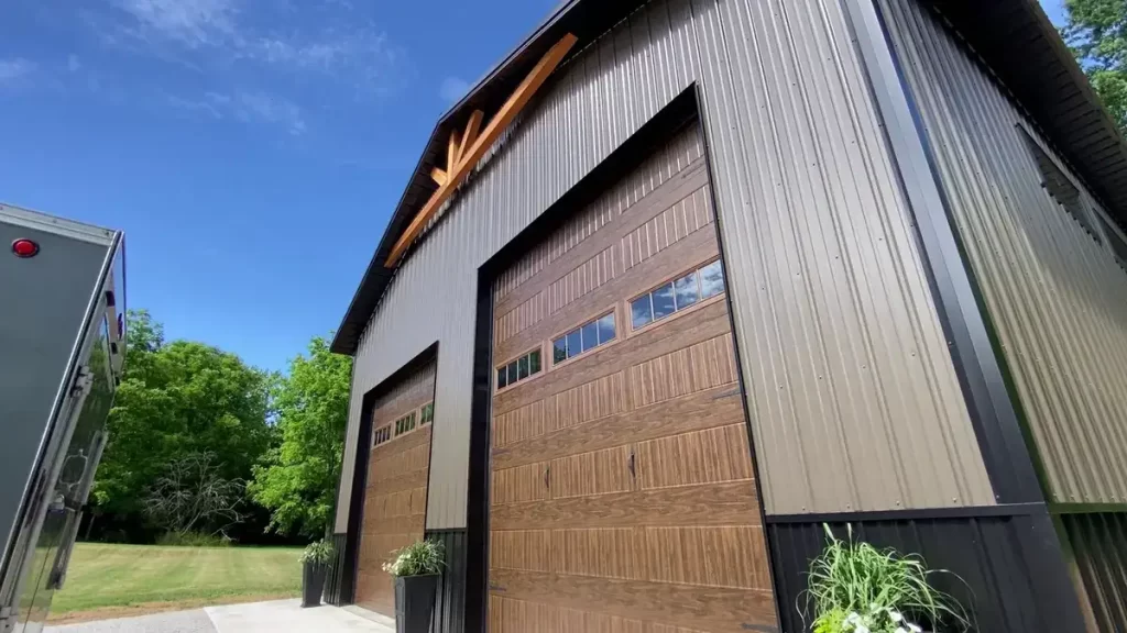 A stylish pole barn garage by Stately Builders in Lockport, NY.