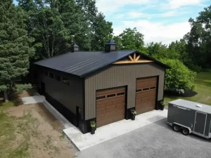 A stylish pole barn garage by Stately Builders in Lockport, NY.