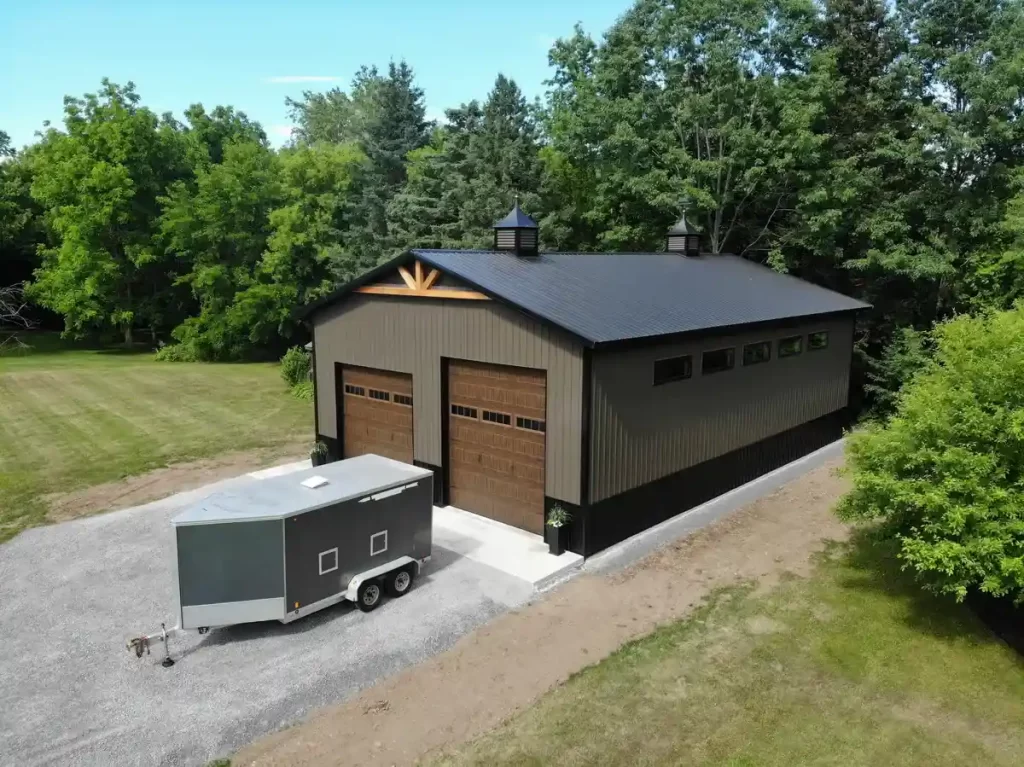 A stylish pole barn garage by Stately Builders in Lockport, NY.