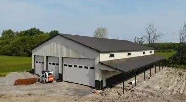 Extra large pole barn garage by Stately Builders in Lockport, NY.