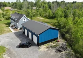 Large garage pole barn by Stately Post Frame in Clarence, NY.