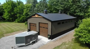 A stylish pole barn garage by Stately Builders in Lockport, NY.