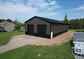 Side angle of Stately’s post-frame barn, emphasizing the structure’s 80-foot length and Everlast II™ steel panels.